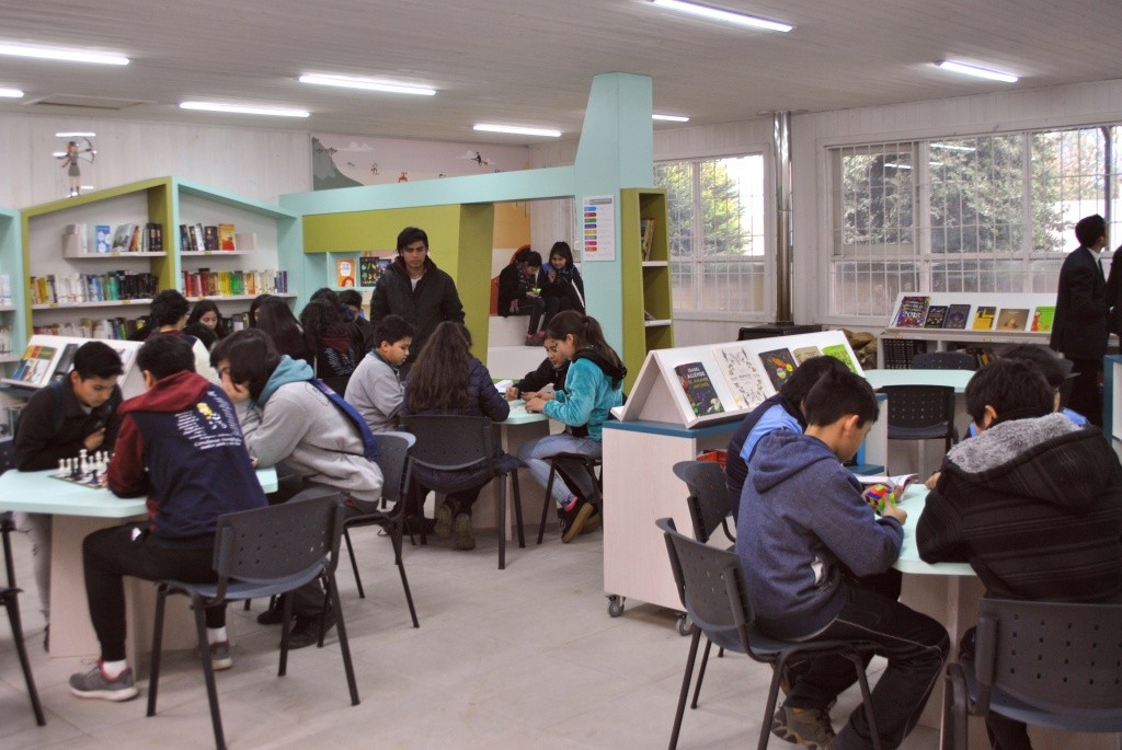 Inauguran nueva biblioteca en establecimiento técnico de Panguipulli