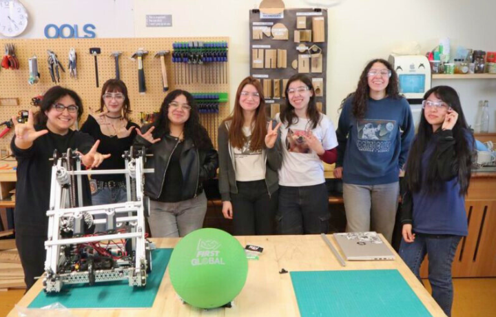 Team Chile de robótica femenino consigue apoyo en pasajes para viajar al mundial en Atenas