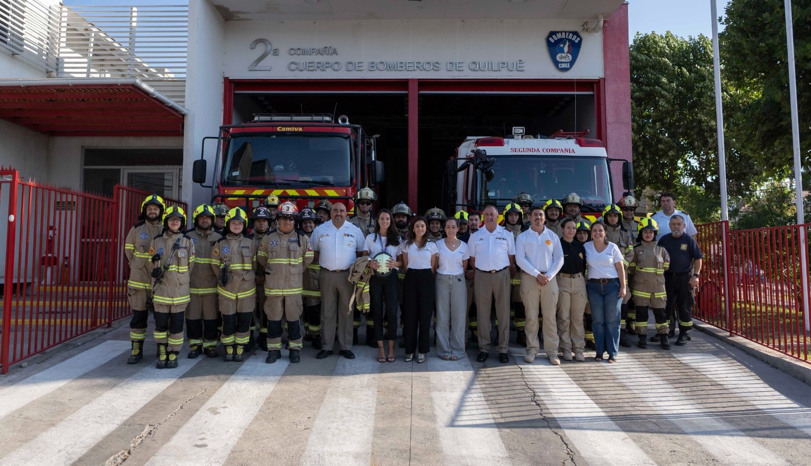 Cuerpo de Bomberos de Quilpué recibe 100 nuevos uniformes forestales para enfrentar la época de mayor riesgo de incendios