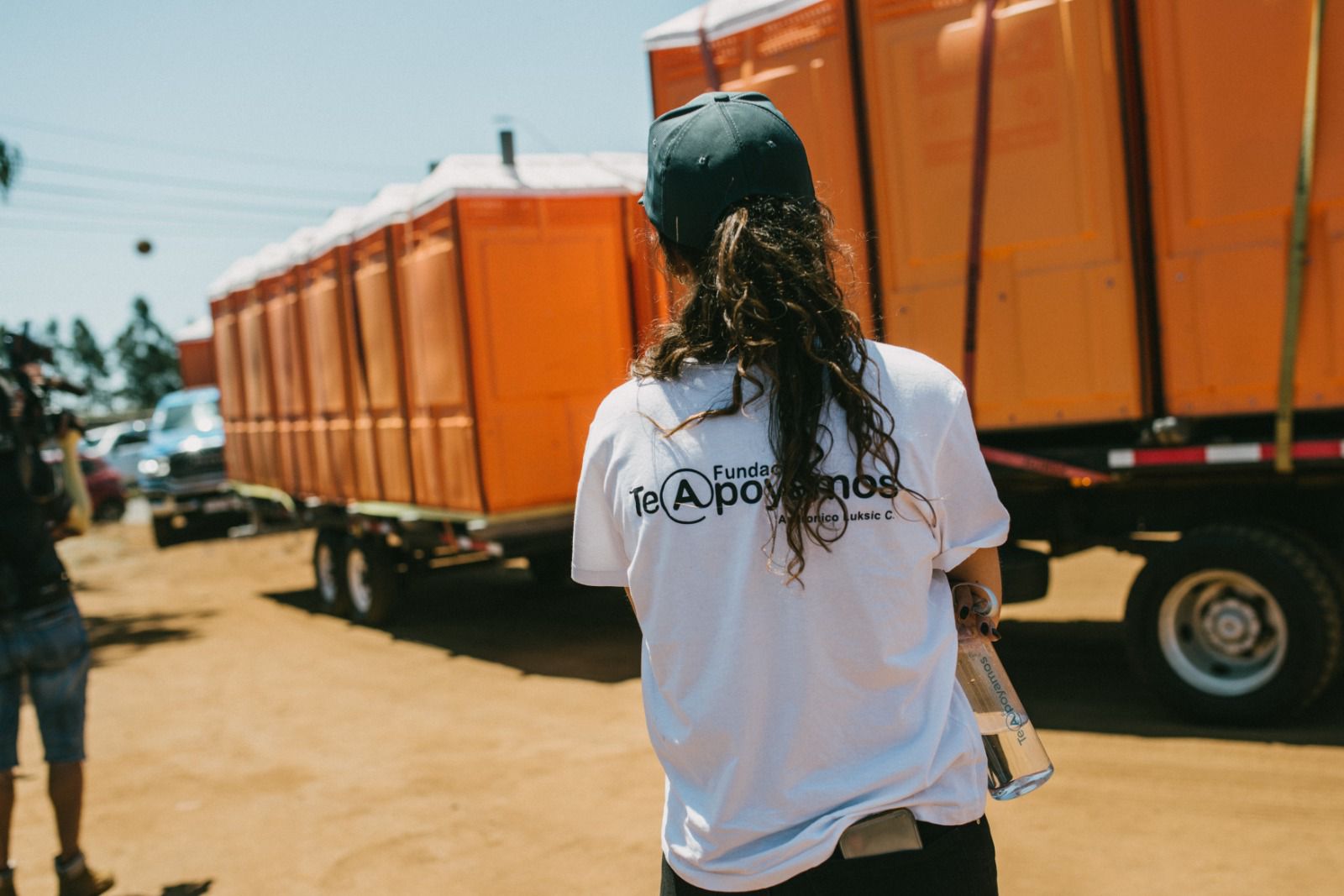 Fundaciones de la familia Luksic entregan miles de aportes en terreno