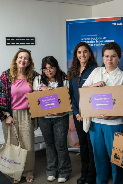 Te Apoyamos entrega equipos computacionales a jóvenes de residencias y programas del Servicio de Protección