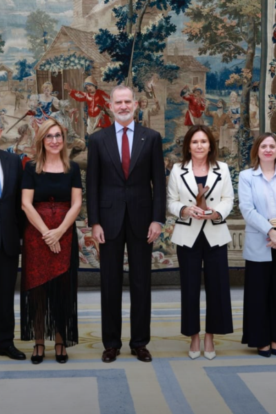 Familia Luksic recibe premio del rey de España por desarrollo del espacio empresarial iberomericano